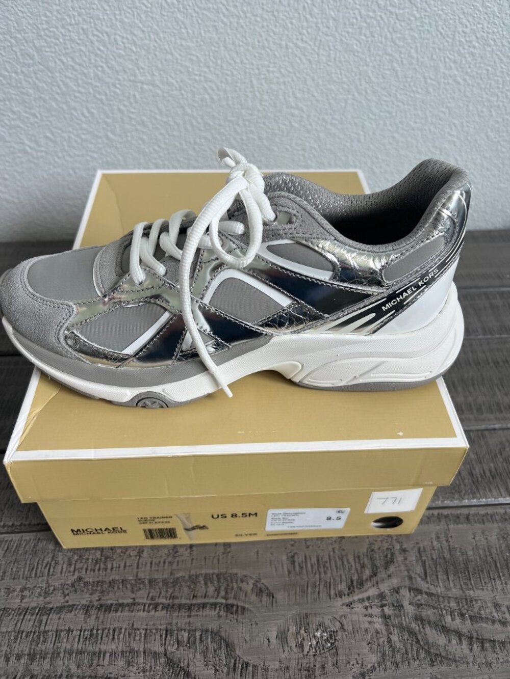 SINGLE SHOE Michael Kors Leo Trainer Sneaker Size 8.5 Silver Gray LEFT NIB